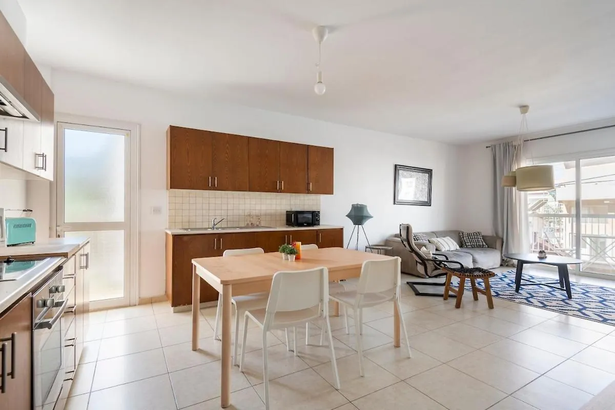 Center, Walking To The Beach Larnaca Apartment